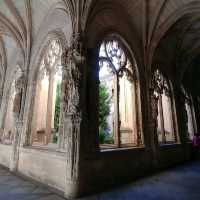 【西班牙】哥德伊莉莎白風格修道院，感受霍格華茲學校般的迴廊魅力！