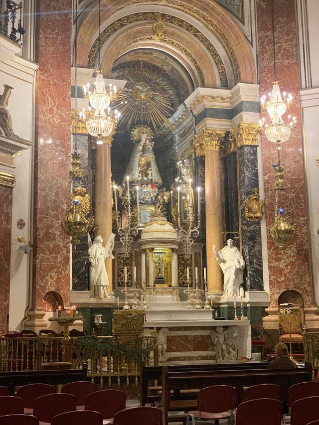 🇪🇸Stunning Basilica in Valencia🇪🇸