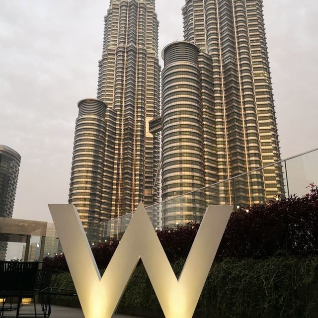 吉隆坡W酒店：美照首選，「雙子星塔PETRONAS Twin Towers」附近！