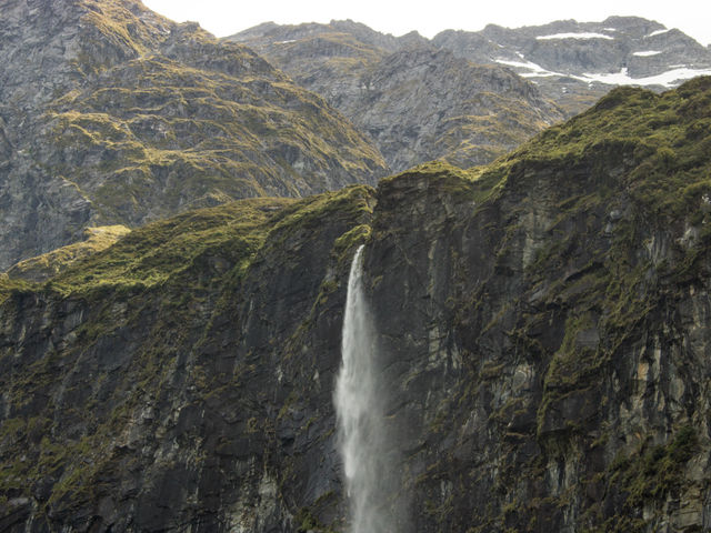 Waterfalls, Cliffs & Glaciers in 1 scene?!