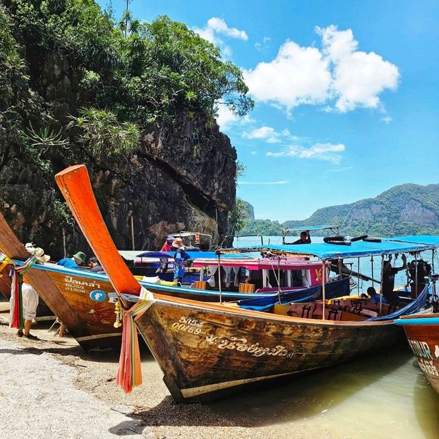 พายเรือที่เกาะห้อง