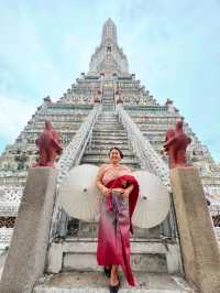 ใส่ชุดไทยเที่ยววัดอรุณ