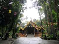เที่ยววัดเขาบรรจบ เดินผ่านประตูสวรรค์