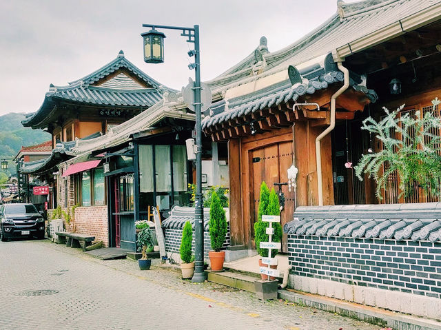 Jeonju Hanok Village 전주 한옥마을 Jeonju Hanok Village 전주 한옥마을