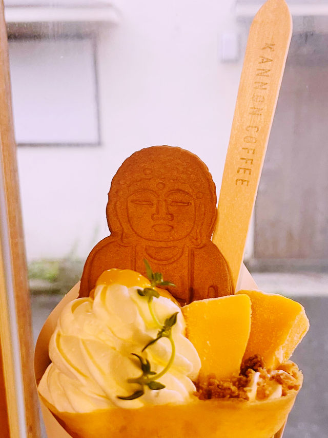 【神奈川県/鎌倉　大仏ビスケット付きクレープと大人のカフェモカが美味しいオシャレなカフェ☕️】