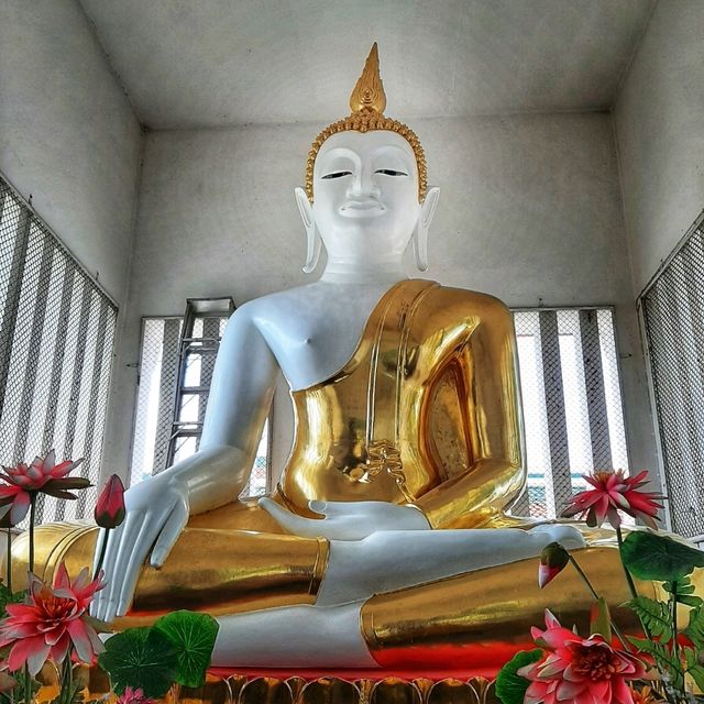 วัดพระศรีรัตนมหาธาตุ  สักการะพระพุทธชินราช
