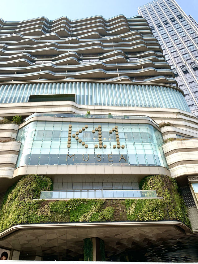 香港　香港観光　奇抜なデザインのK11 MUSEA に圧倒された！
