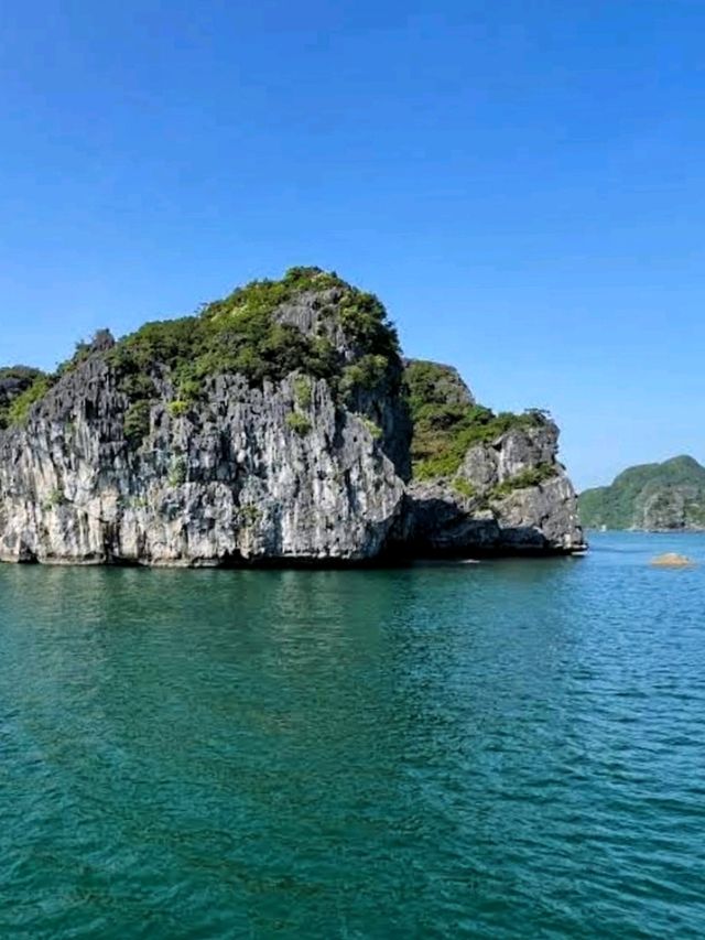 Fantastic & memorable nature wonder tour to Ha Long Bay, Hanoi 