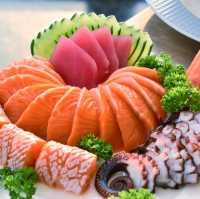 นอนโรงแรมหรูกินบุฟเฟ่ต์นานาชาติบนตึกใบหยก