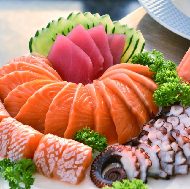 นอนโรงแรมหรูกินบุฟเฟ่ต์นานาชาติบนตึกใบหยก
