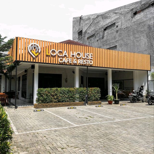 LOCA HOUSE CAFE & RESTO | A COZY COFFEE SPOT IN CENTRAL JAKARTA
