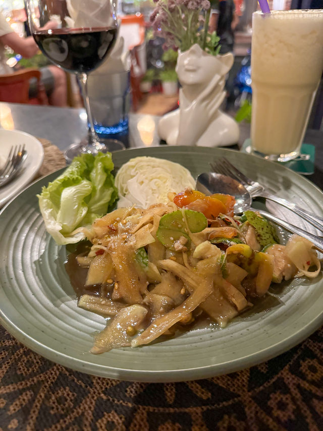 【🇱🇦ラオスルアンパバーンのオシャレレストラン🍽️ TANGORでグルメを堪能