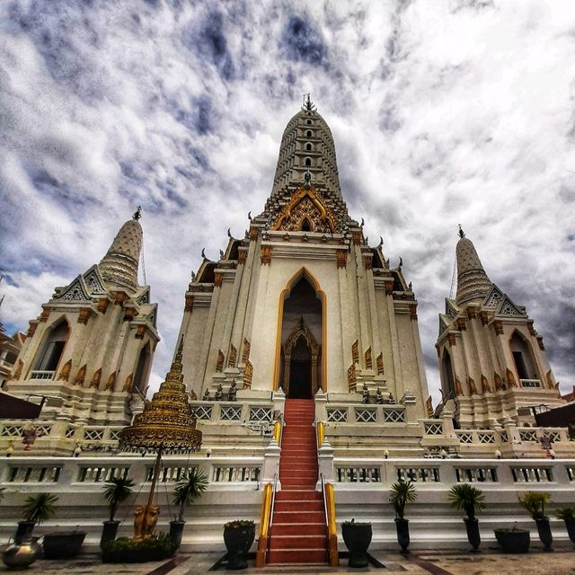 สักการะพระสิทธารถ ณ วัดพิชยญาติการามฯ