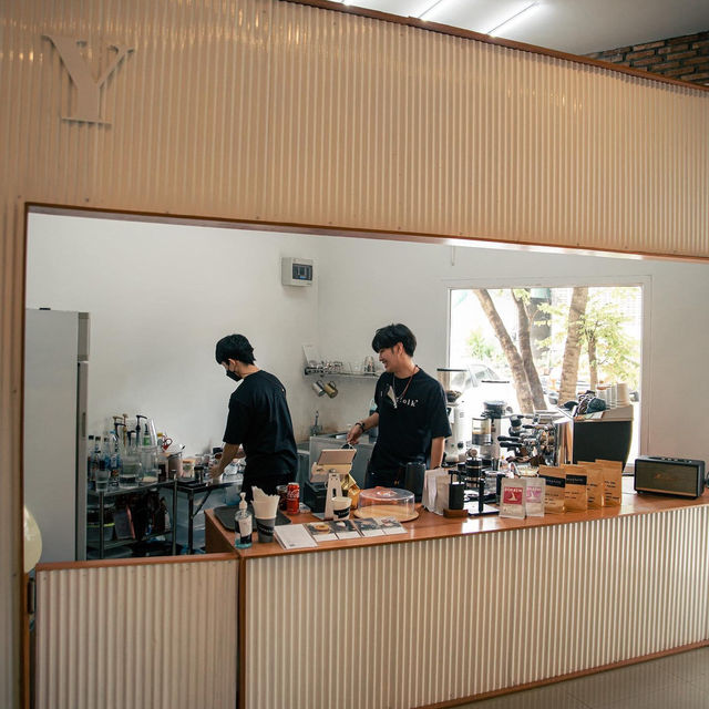 Youngfolk at Club Carving CNX  ☕💛  