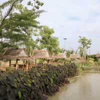 ถวายบัว Thawai Bua Cuisine & Cafe