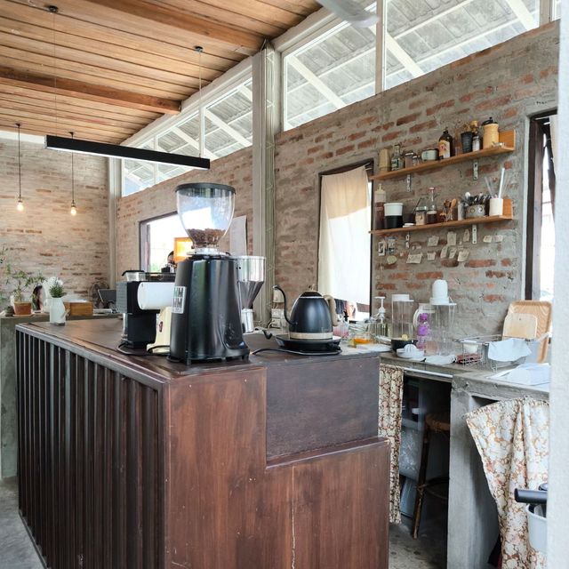 ZMOY Cafe (ศรีมอย คาเฟ่)