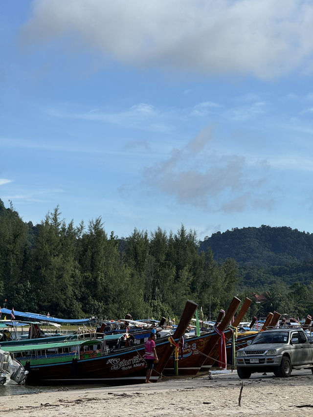 เดินเล่น ริมหาดนพรัตน์ธารา 🏖️ กระบี่