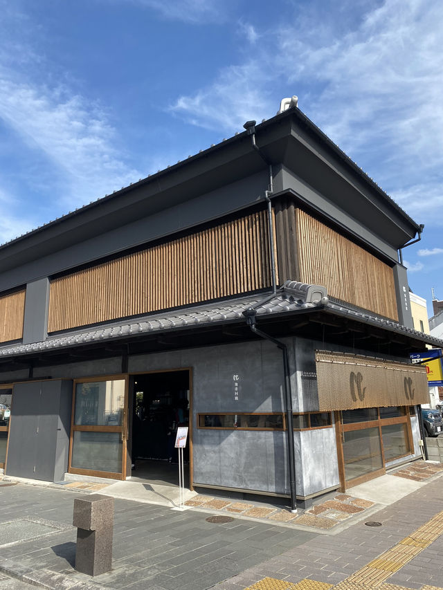 結合傳統與現代的咖啡廳《咖啡迴廊》