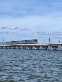 เที่ยวรถไฟลอยน้ำ