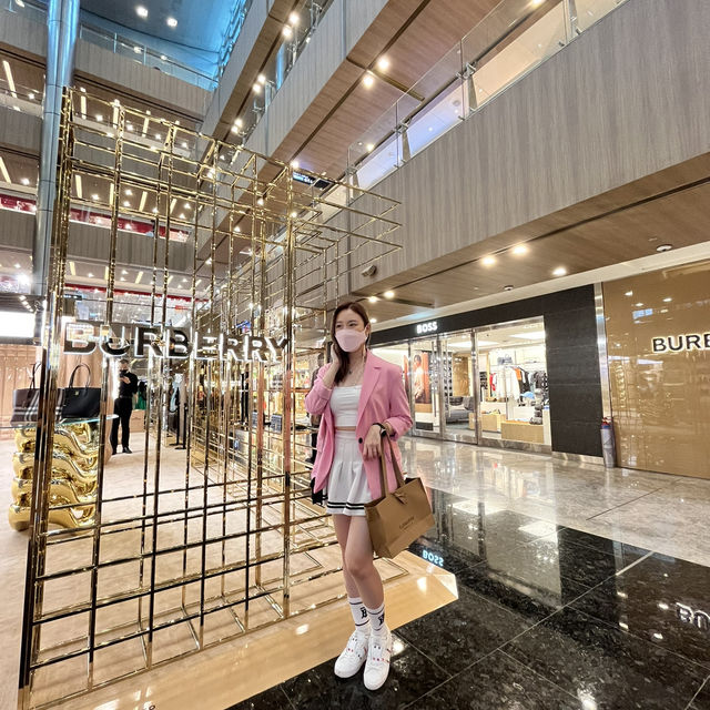 My Great Shopping Experience at Burberry's Paragon Pop-Up Store
