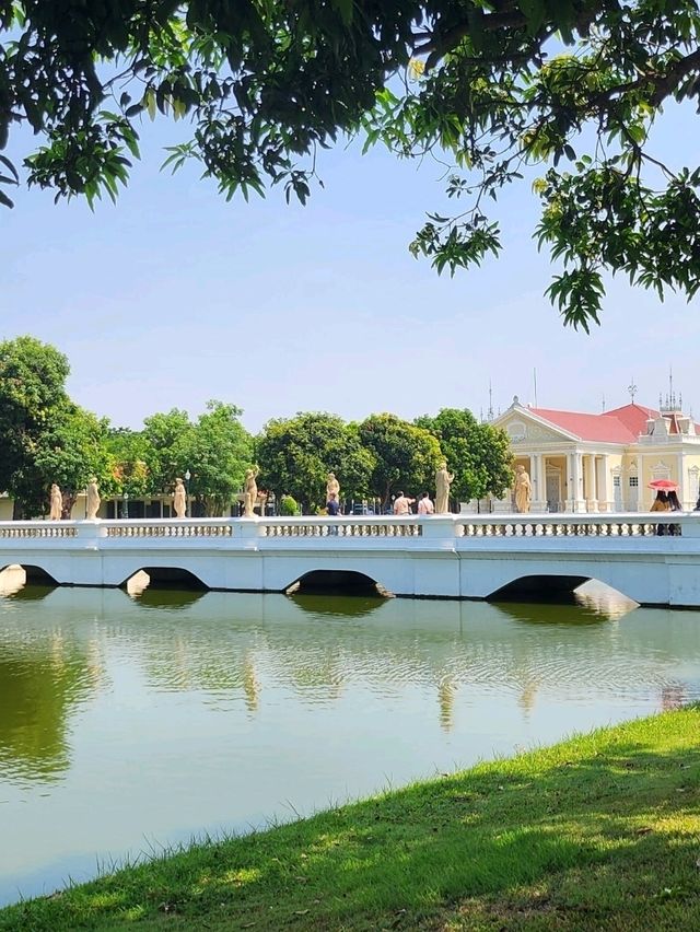 ชมความงดงามของ พระราชวังบางประอิน