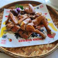 探索深圳南澳的一天：美人魚拍攝地與懸崖海景餐廳的美食之旅