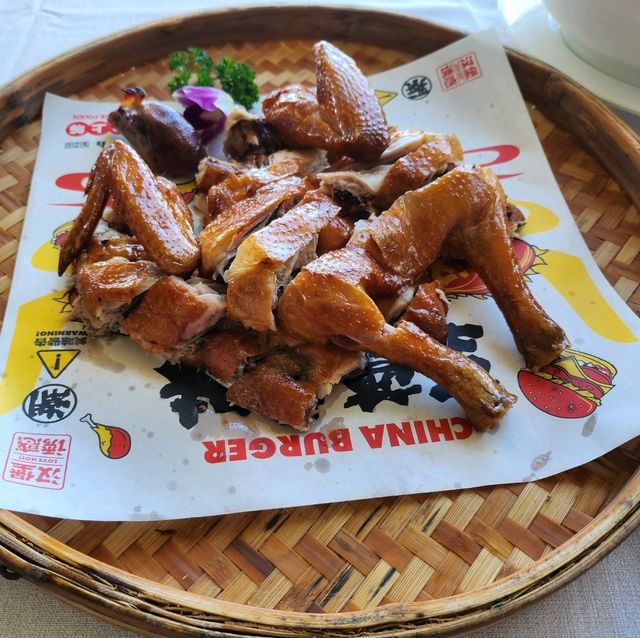 探索深圳南澳的一天：美人魚拍攝地與懸崖海景餐廳的美食之旅