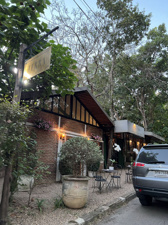 Terra and The Farmers' Bar ร้านอาหารสวย ในเชียงใหม่