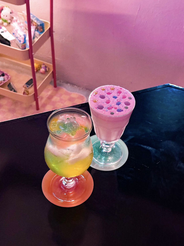 키치한 일본 하이틴 감성 한도 초과, 젤리에이드를 파는 물고기다방 