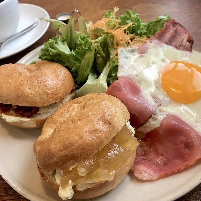 【日本・大阪🇯🇵】本屋のようなおしゃれモーニング
