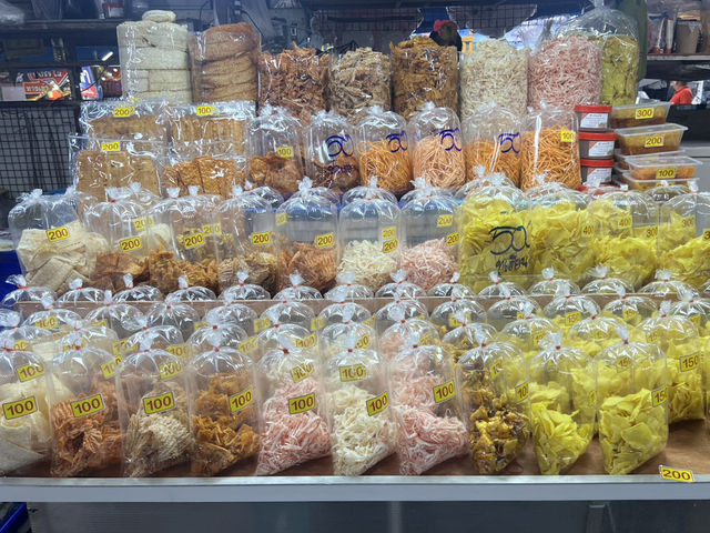 ตลาดประมงพื้นบ้าน อ่างศิลา