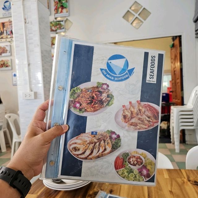 มาทะเลก็ต้องกินอาหารทะเลที่ร้านเจ๊เมี้ยน