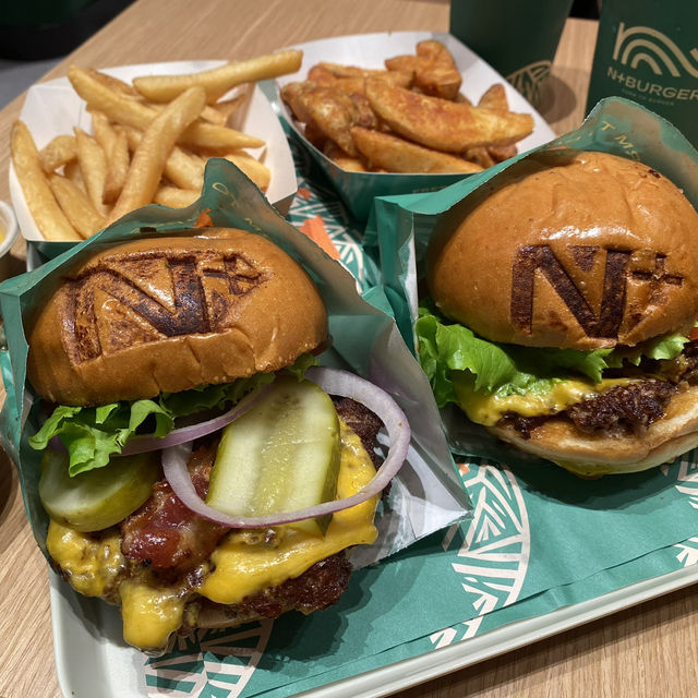好似置身於啟德舊機場嘅漢堡包店🩷🍔