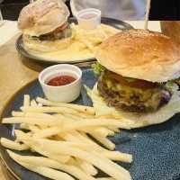 【原宿】 cafe STUDIO - ハンバーガーが美味しくてボリュームたっぷり -