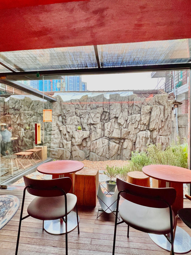🥰🌸용산 올딧세 동굴 컨셉의 카페