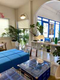 จิบกาแฟ พร้อมเล่นกับเจ้า 4 ขา ที่ Neighbor Dog