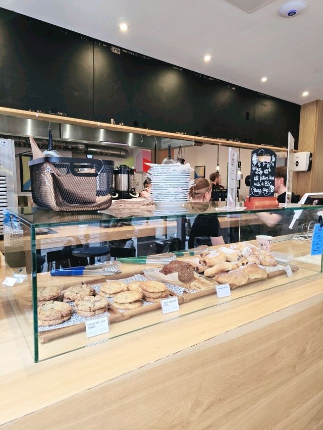 Bold Street Coffee จิบกาแฟร้านแรก ของทริป UK