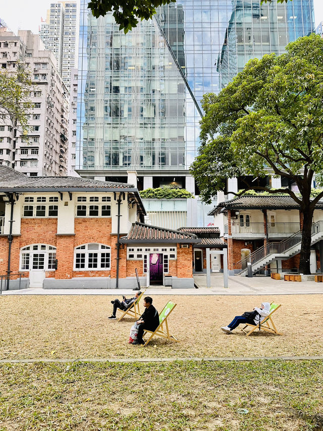 🇭🇰 鬧市中的古老建築，有小植物園草地，還可以睡覺🤣