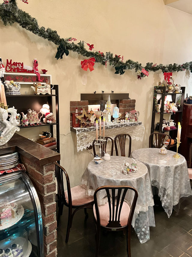 Pretty high tea at Cafe Acorite🐰💜