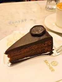 【オーストリア／ウイーン】ザッハトルテ発祥の店「カフェザッハー」⁡
