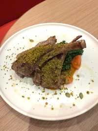 【 一邊品嘗美食，一邊飽覽啟德主場館日夜美景 】