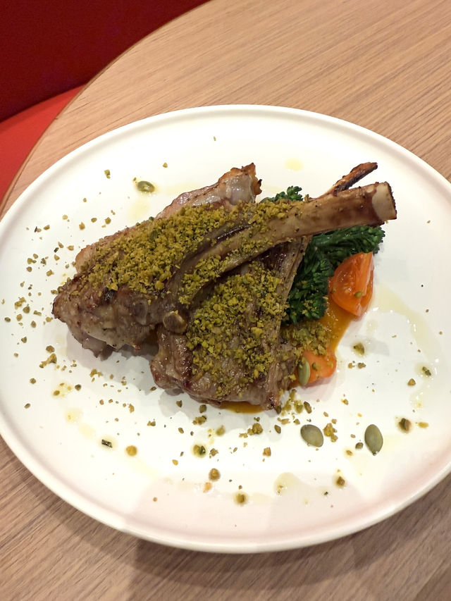 【 一邊品嘗美食，一邊飽覽啟德主場館日夜美景 】