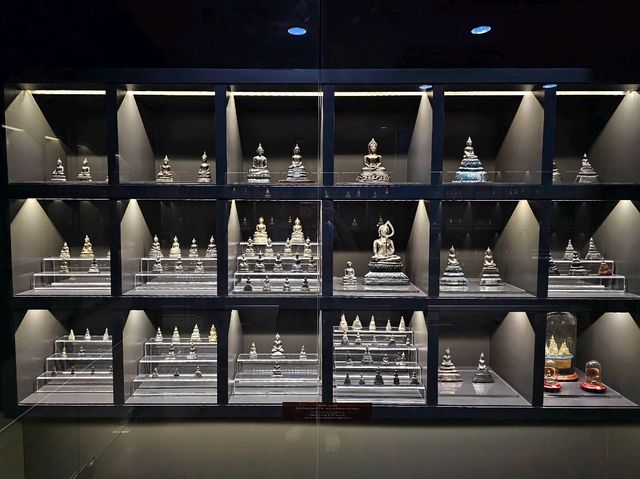 พาชมพิพิธภัณฑสถานแห่งชาติ พระพุทธชินราช 