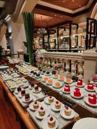 นบุฟเฟ่มื้อค่ำที่ห้องอาหาร The Dining Room