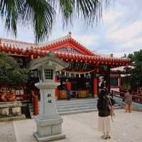 【沖繩】神社建造在海浪拍打的岸邊的巨大珊瑚礁之上