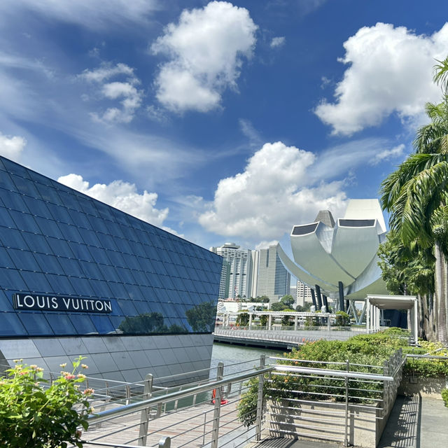 Singapore Unveiled: A Journey Through Modern Wonders & Hidden Gems