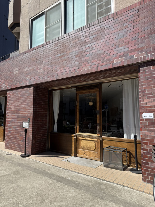 Chill Vibes and Delicious Sweets at "From Afar" Café in Higashimukojima🍓