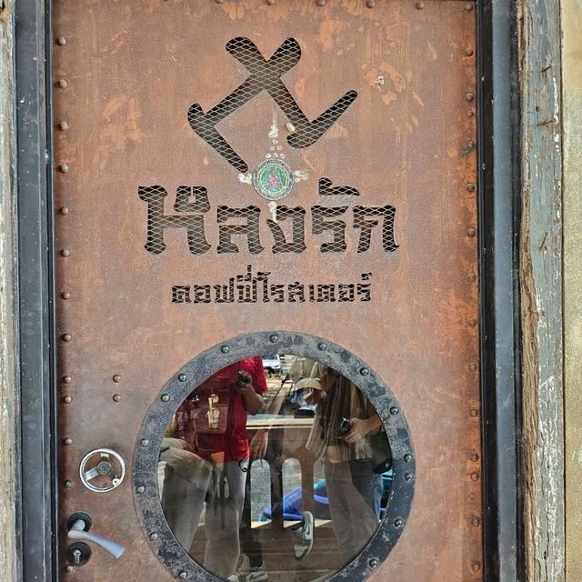 หลงรัก คอฟฟี่โรสเตอร์ ร้านกาแฟนั่งชิลที่อุบล