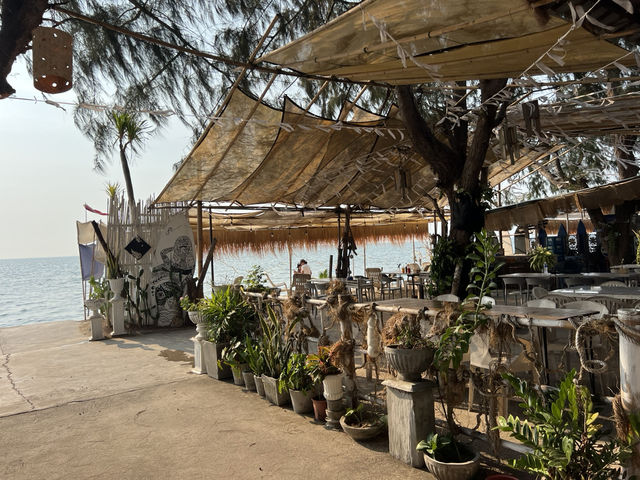 White House Beach Café & Restaurant