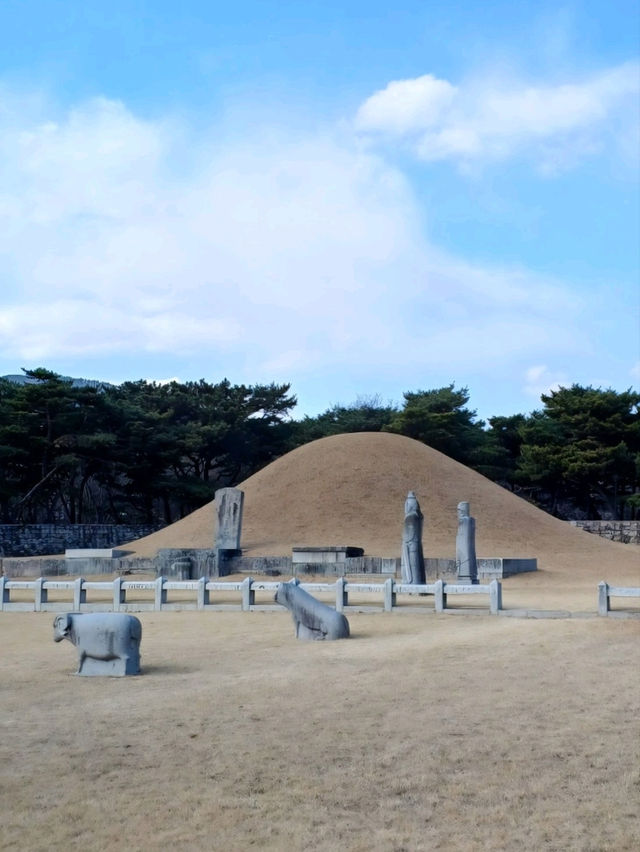 수로왕의 위엄이 깃든 곳, 수로왕릉 👑